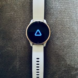 Garmin Venu Smartwatch Activity Tracker Rose Gold Stainless Steel with Sand Band